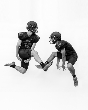 007_220830_MHS_Football_Portraits_7470_@SandraWongGeroux-Edit-Edit-Edit